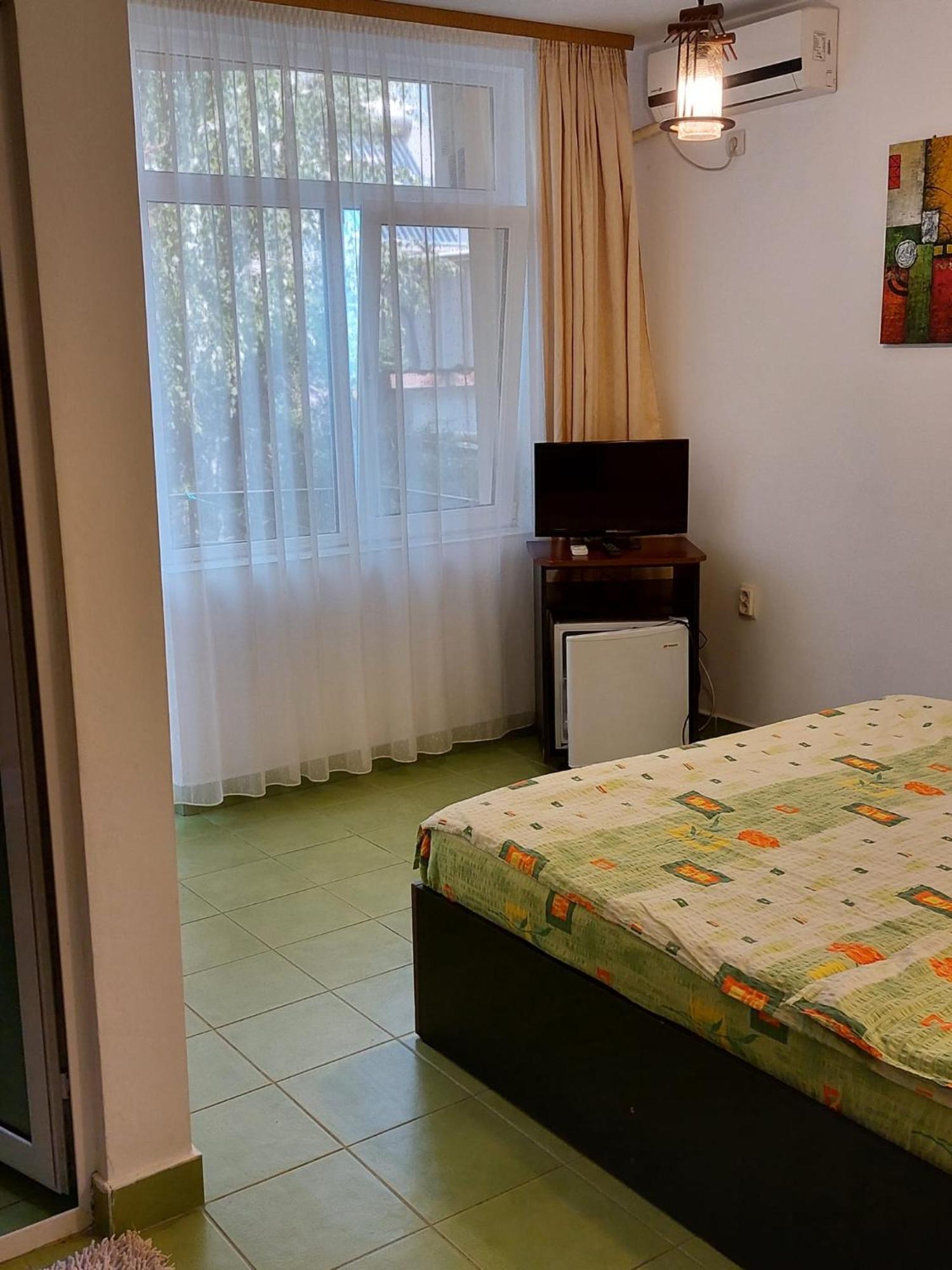 Vila Leonard Hotel Костинещи Екстериор снимка